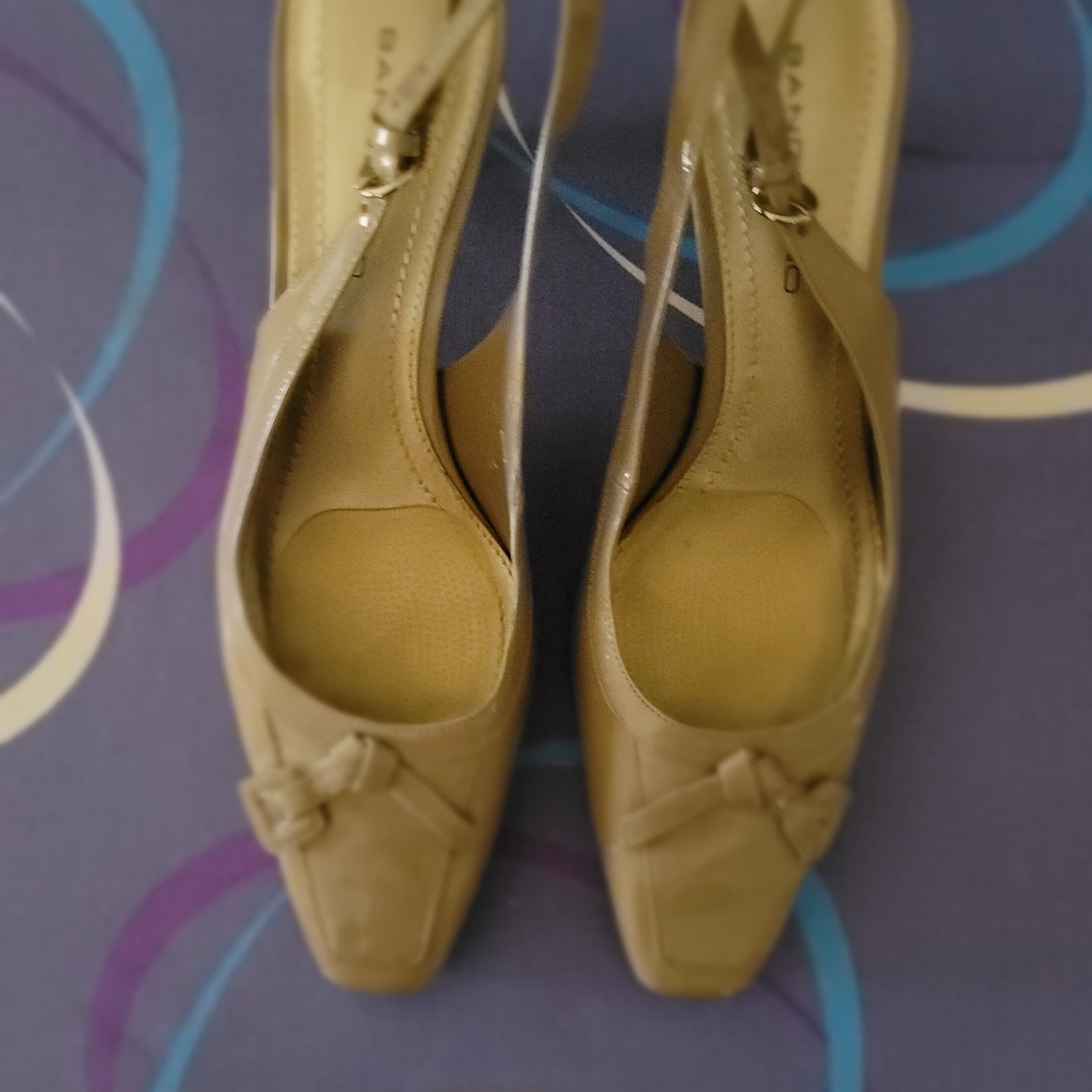 Beige Slingback pumps